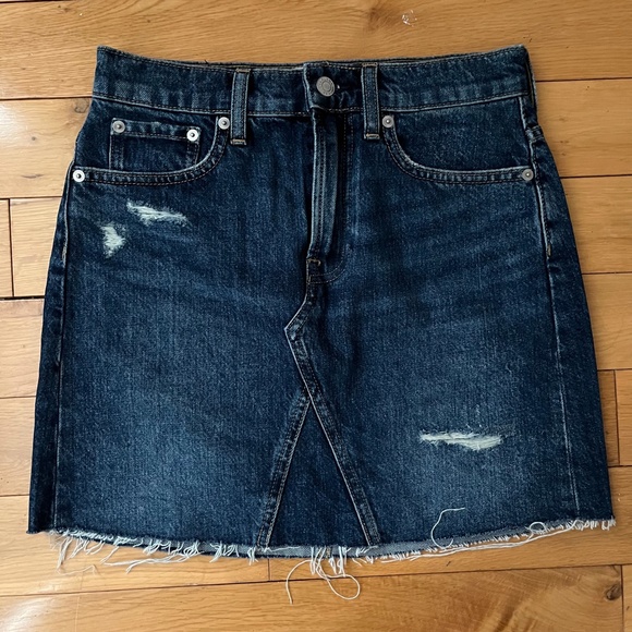 Everlane | The Reconstructed Denim Skirt - Picture 2 of 8